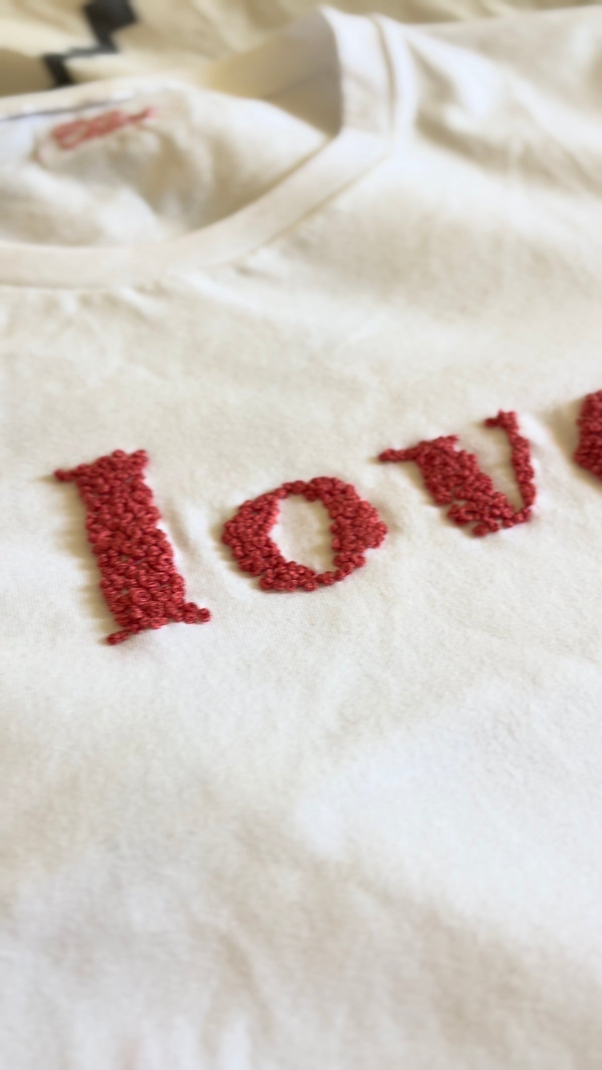 T-shirt brodé - point noeud et/ou broderie fleurs